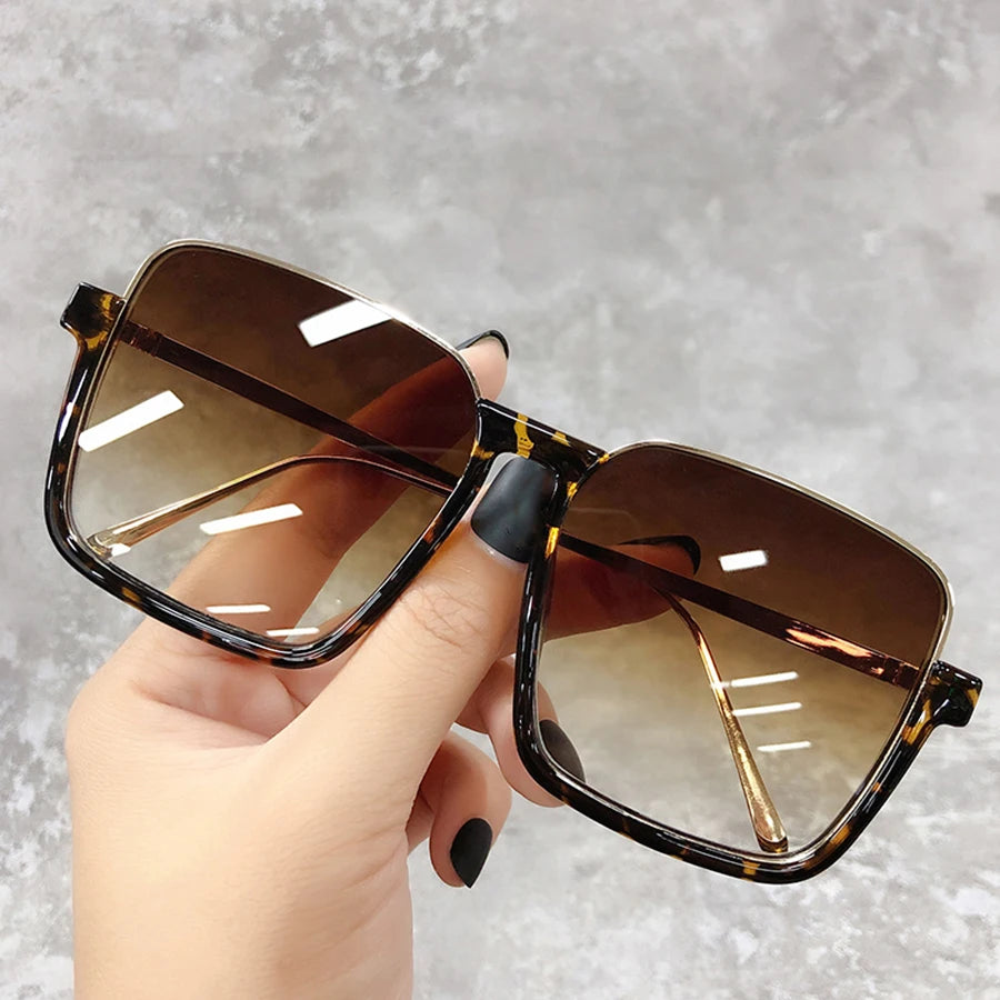 2025 Luxury Square Sunglasses – Vintage Gradient Shades for Women