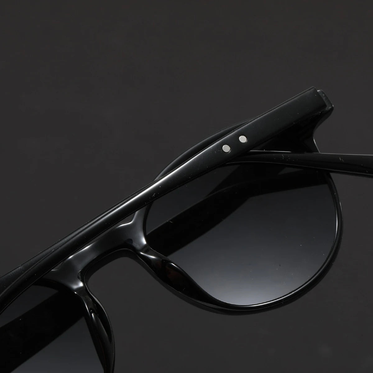 Retro TR90 — Sporty Style Meets Timeless Elegance