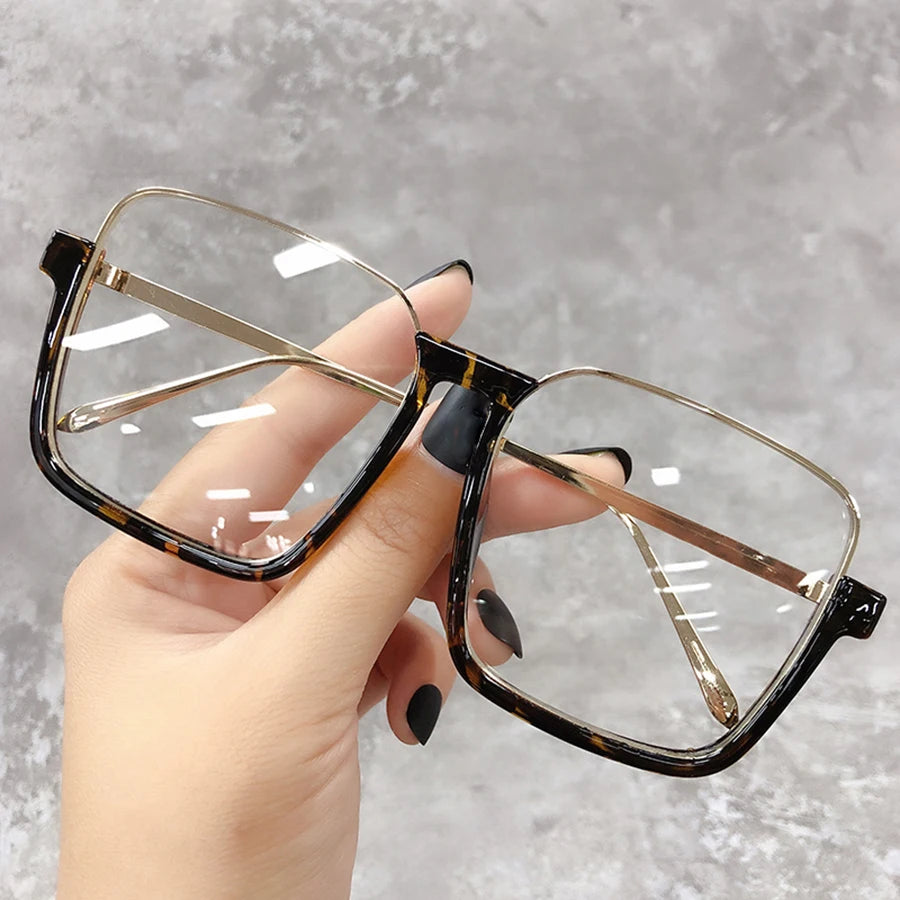 2025 Luxury Square Sunglasses – Vintage Gradient Shades for Women